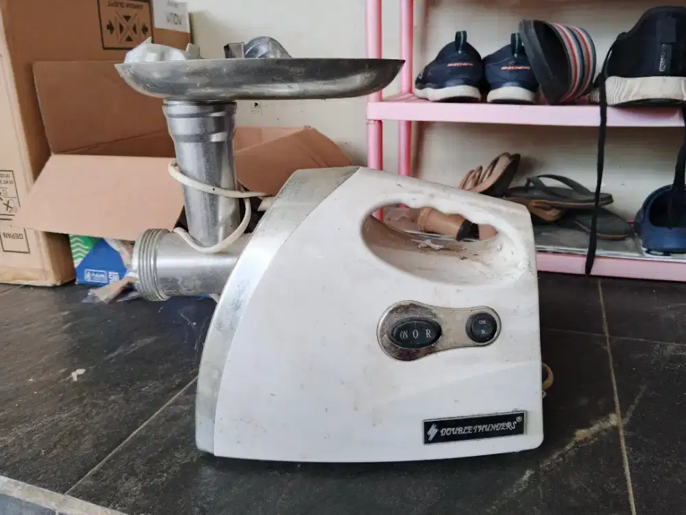 Alat penggiling daging