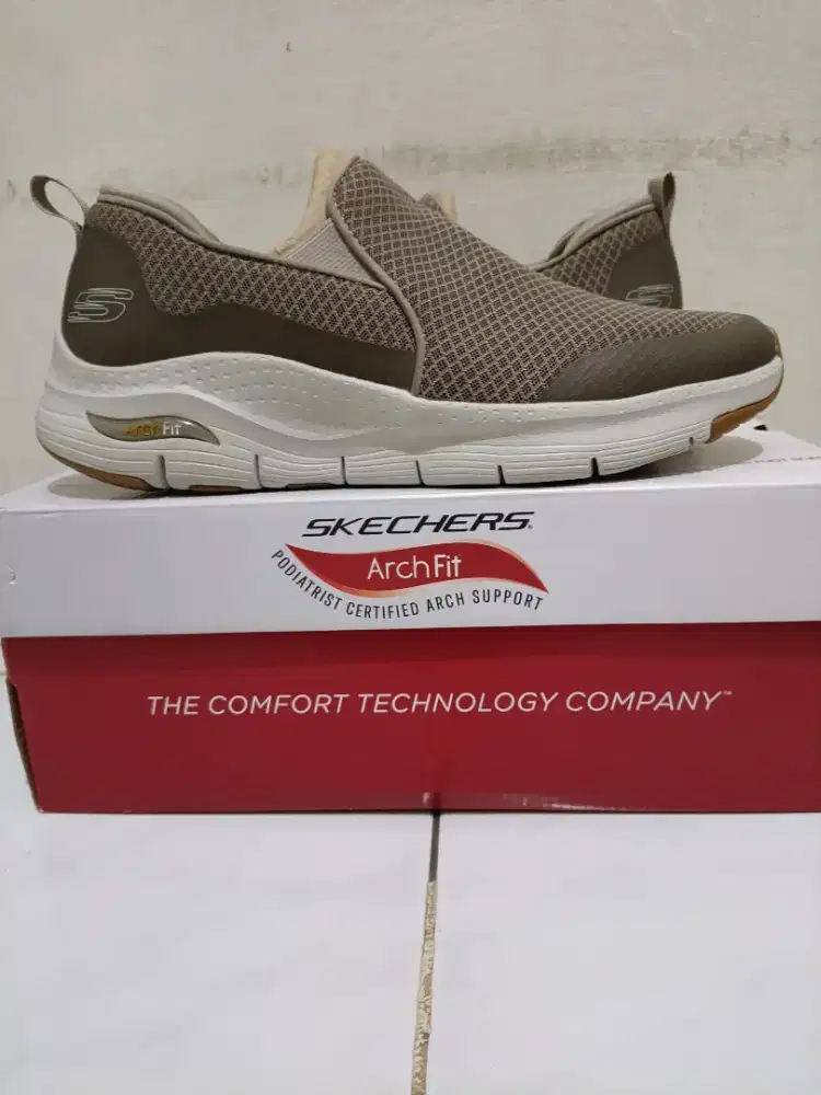 Sepatu Skechers Arch fit