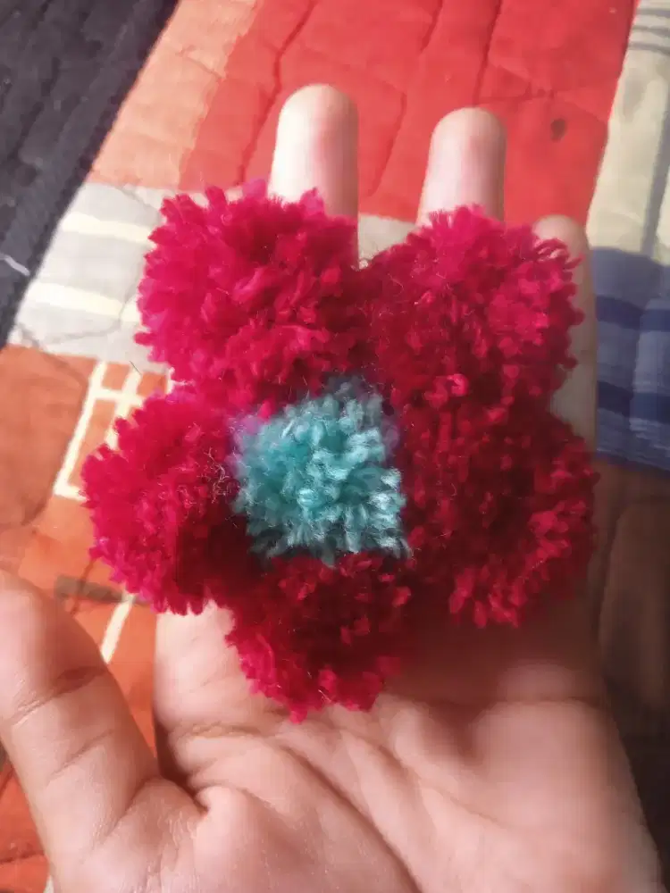 GANTUNGAN KUNCI DARI BENANG WOL