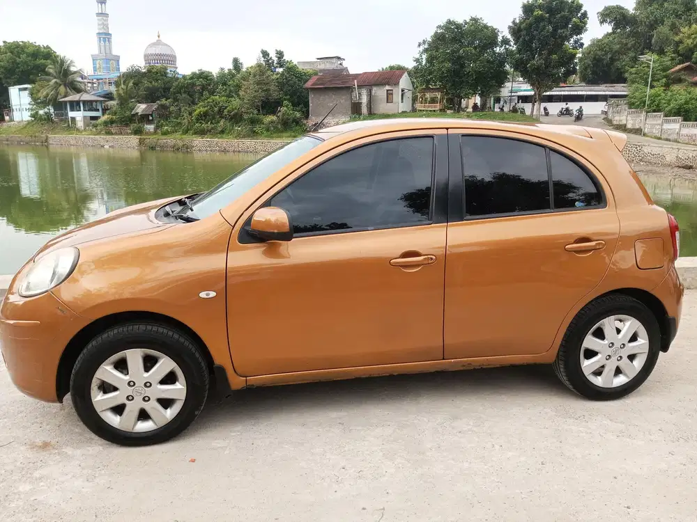 Nissan March 2011 Bensin