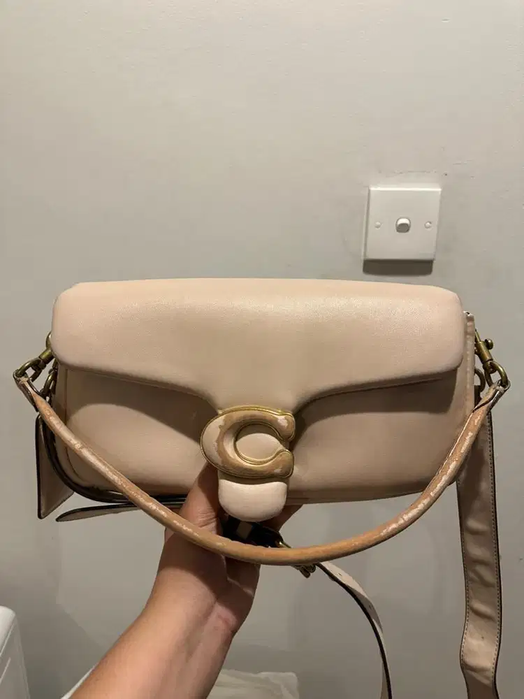 Coach Tabby Pillow Ivory 26 cm Tas branded