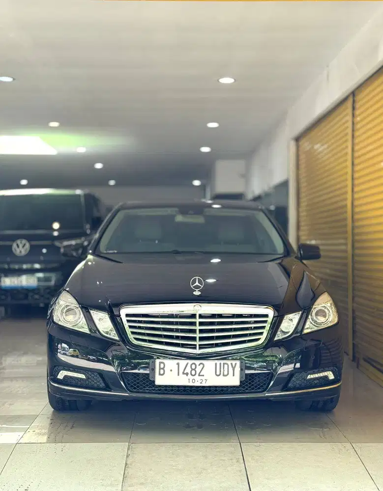 Mercedes E300 Elegance 2010 October Automatic Hitam Metalik Vieta Moto
