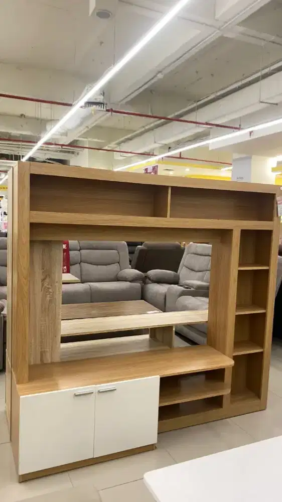 STUNN LEMARI TV ENTERTAIMENT CENTER EURO OAK WHITE