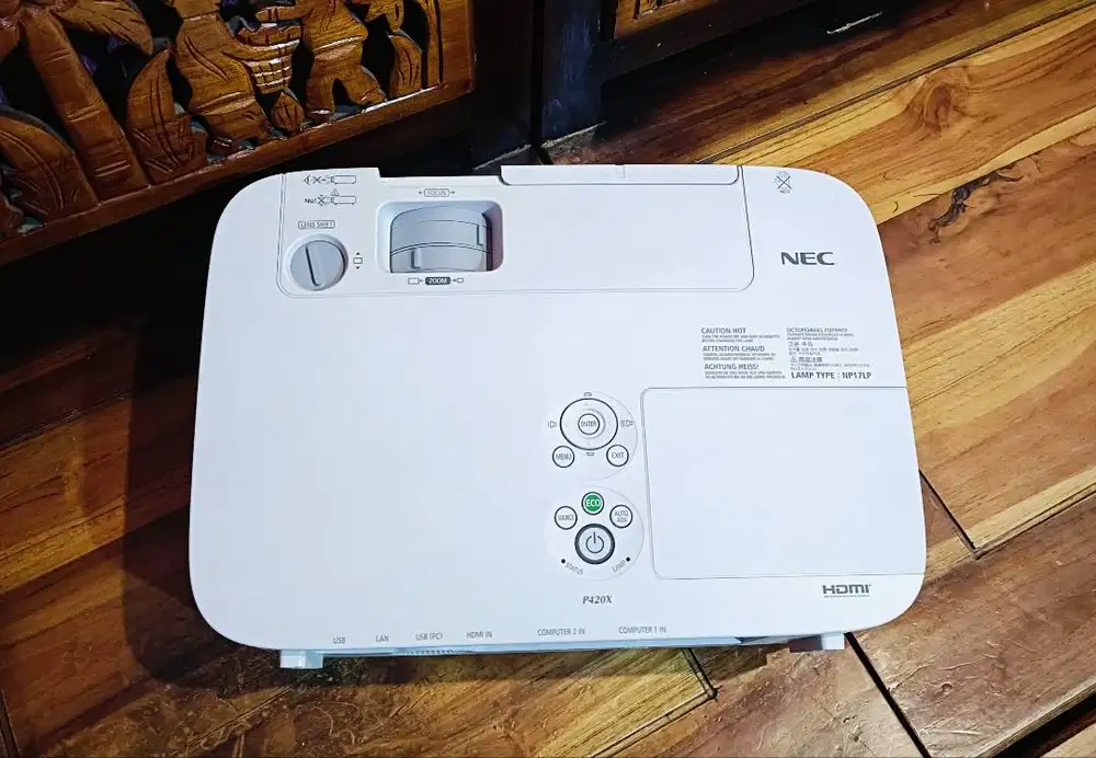 Proyektor Nec P420X 4200 Ansi Lumens Siap Pakai