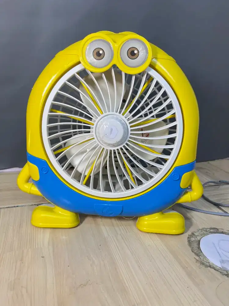 Kipas angin karakter 8 inch eks display