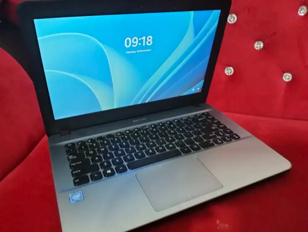 Asus x441ma Intel n4020/ RAM 4 SSD 256 windows 11 ori