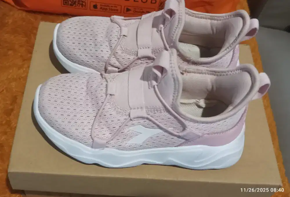 Sepatu diadora size 32