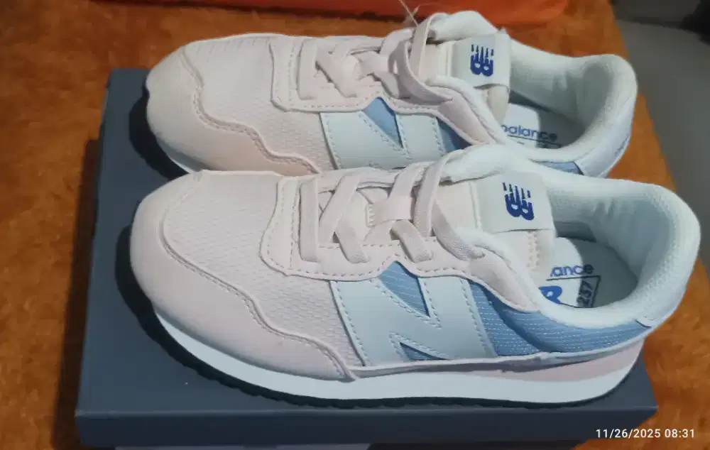 Sepatu New balance 237