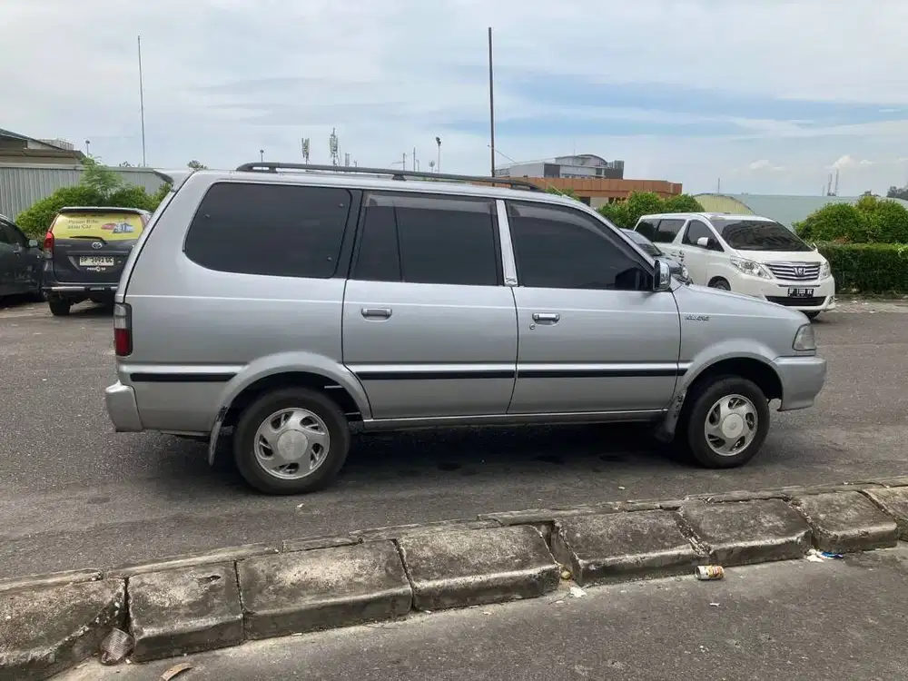 Mobil Toyota Kijang