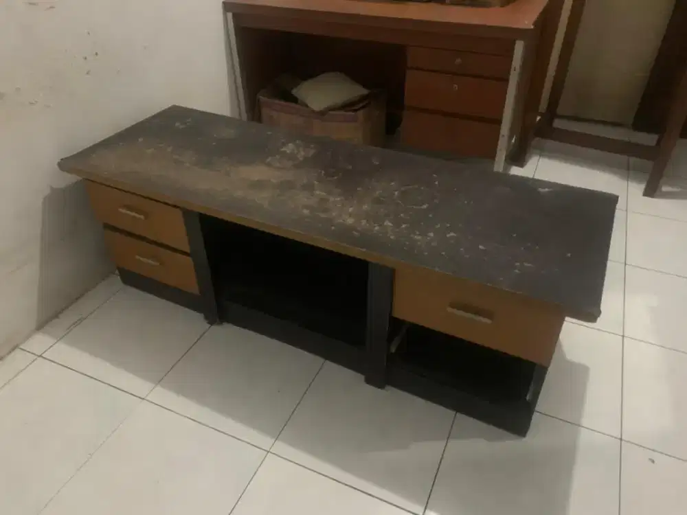 Meja rak tv atau buku