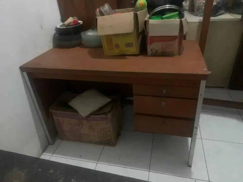 Meja belajar atau meja kantor