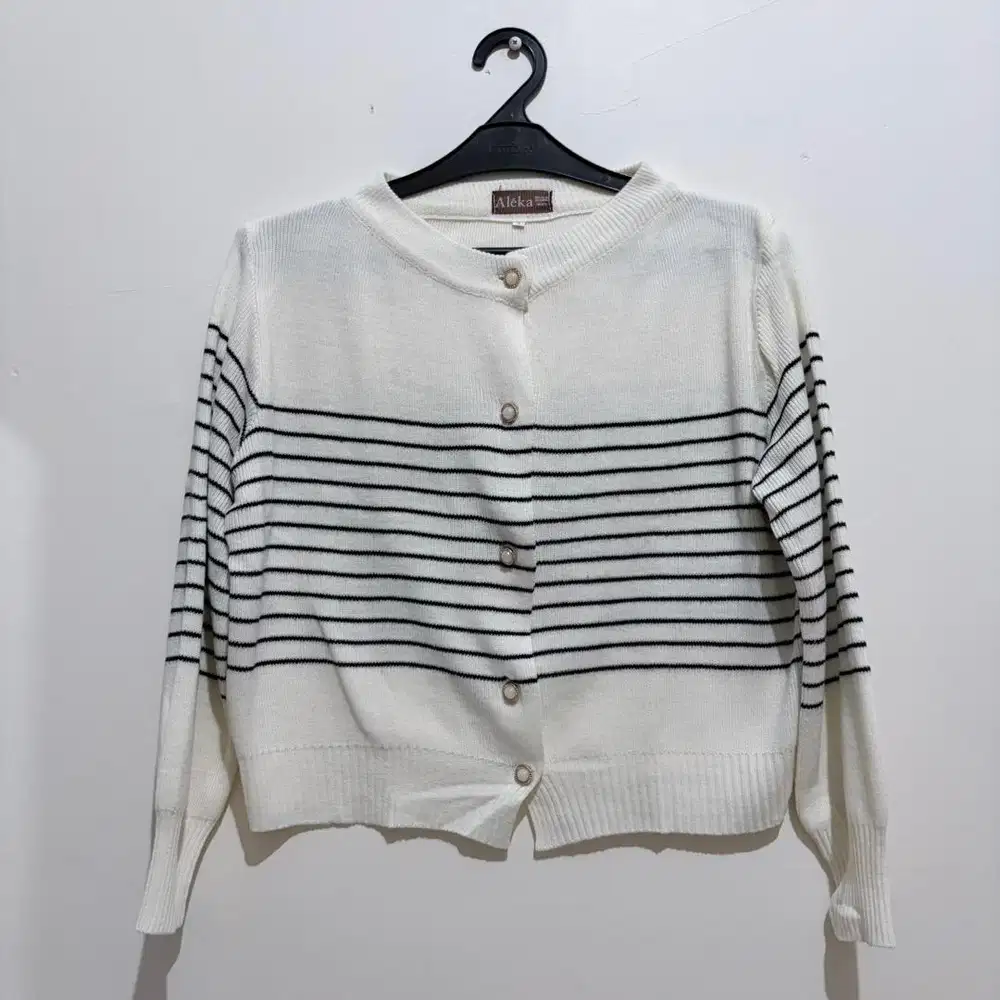 Cardigan Stripes Kancing Gold