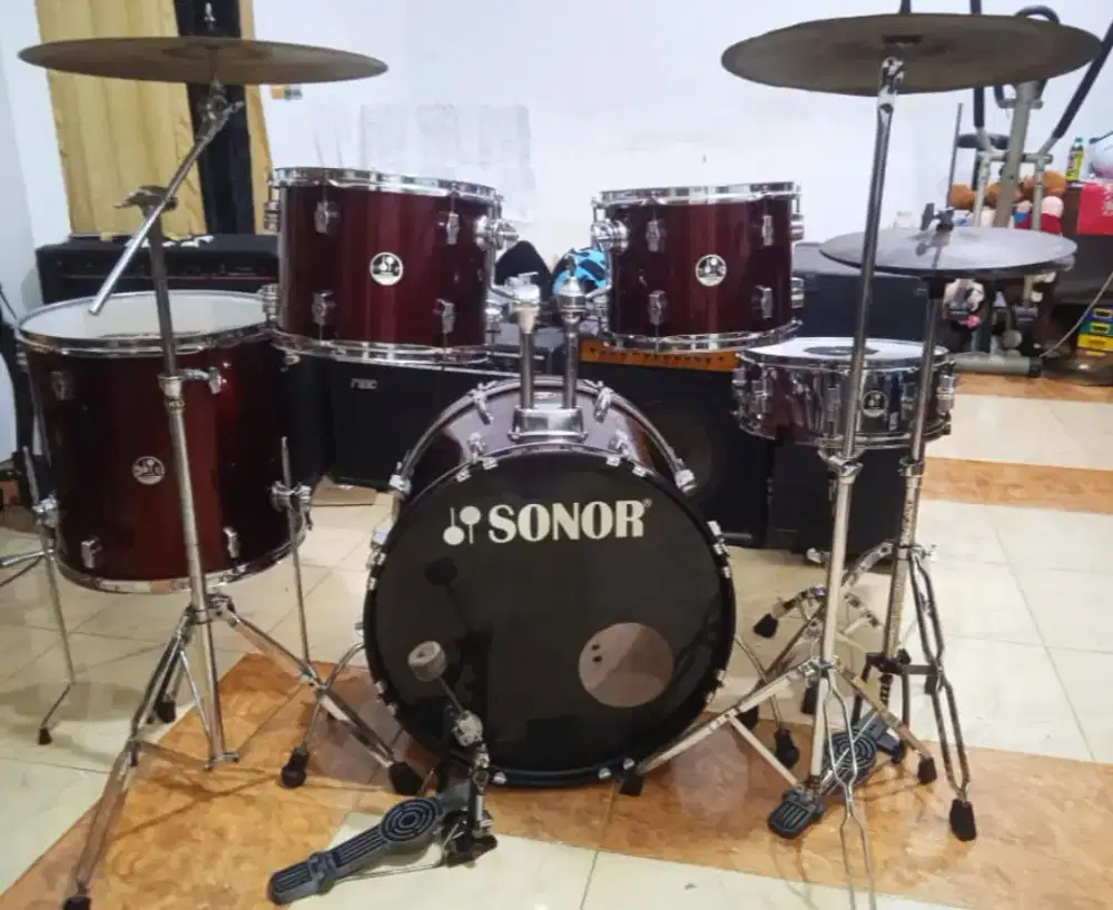 Drum Sonor 507 merah, plus simbal
