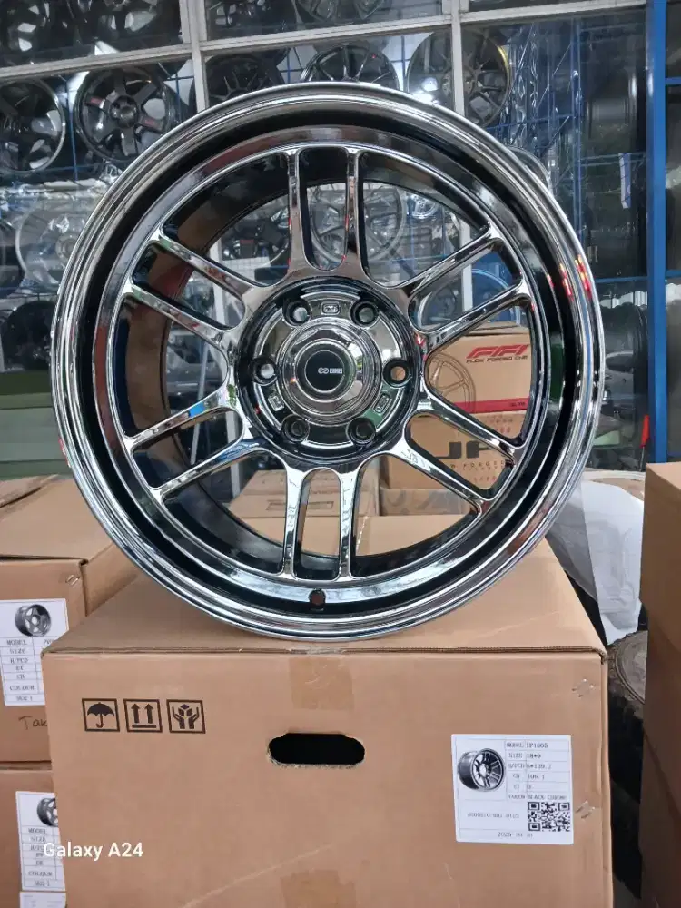 Enkei rpt1 ring 18x9 6x139,7 ET 0 black chrome.  Fortuner pajero