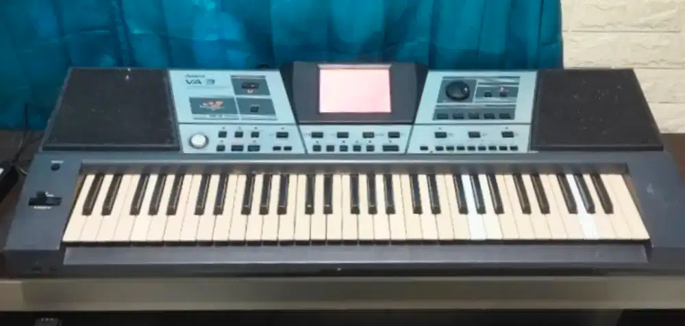 Keyboard Roland VA 3 LCD ada garis