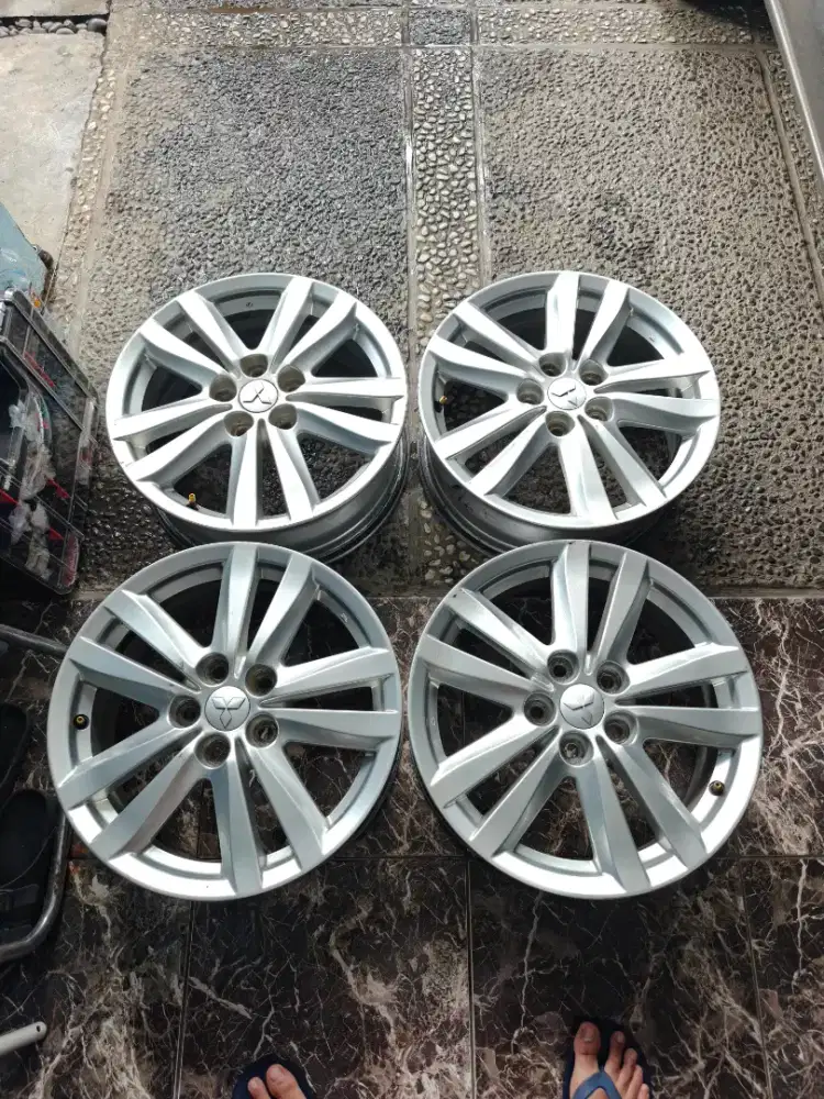 Velg Outlander R17 Bekas di Innova