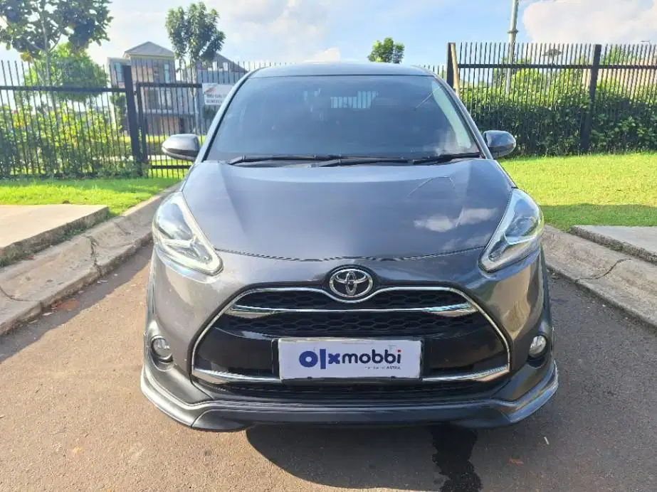 DP MURAH Toyota Sienta 1.5 Q Bensin-AT 2018 Abu CTZMB