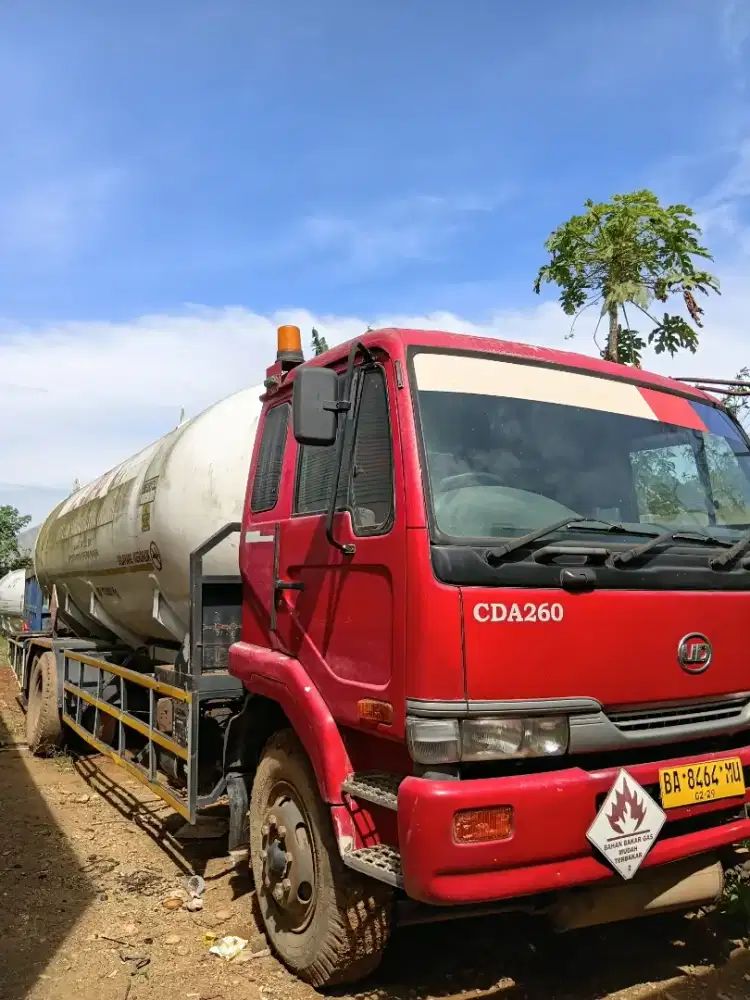 TRUK TANKI LPG 13 TON UD NISSAN CDA 260