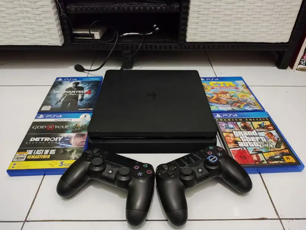 DI cari PS4 saya mau beli yang mau jual boleh tawarin saya lgcari PS 4