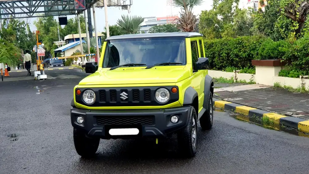 Km16rb suzuki jimny 3 door matic 2022 kuning