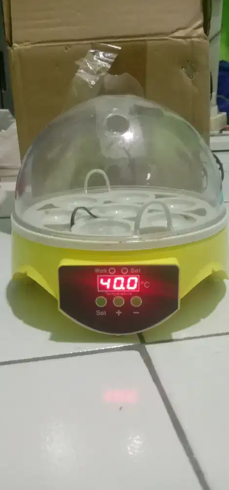 Inkubator mesin penetas telur