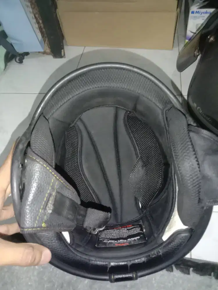 Helm, dijual karna mau balek kampung