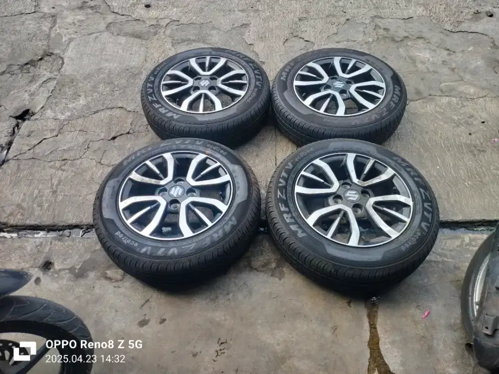 Jual vleg OEM suzuki karimun R14 4x100 kond mulus ban 95% 4pcs.