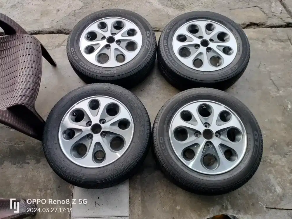 Jual vleg OEM kia R14 pcd 4x100 kond mulus+ ban bisa tukar tambah vleg