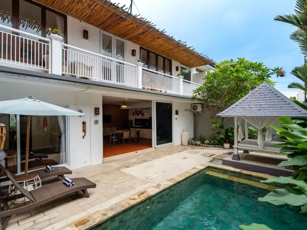 Dijual: Vila Mewah Modern 3 Kamar Tidur dengan Kolam Renang di Jalan Utama — Umalas, Kerobokan, Badung, Bali