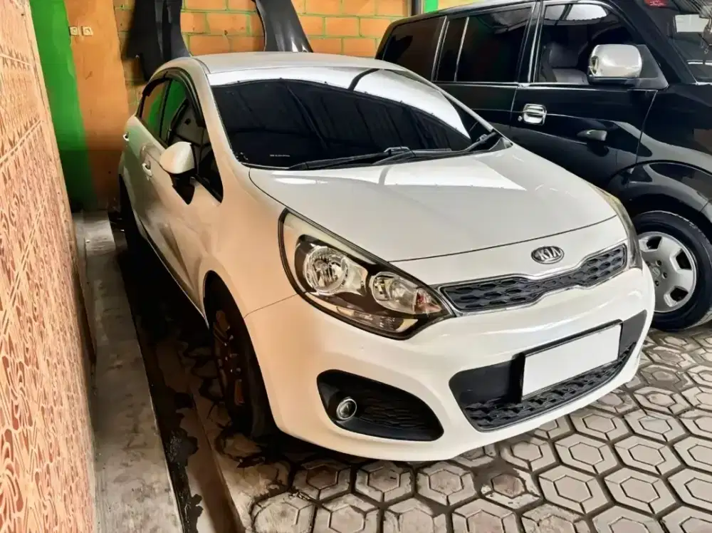 KIA NEW RIO SE 1.4 (5P) MT 2012