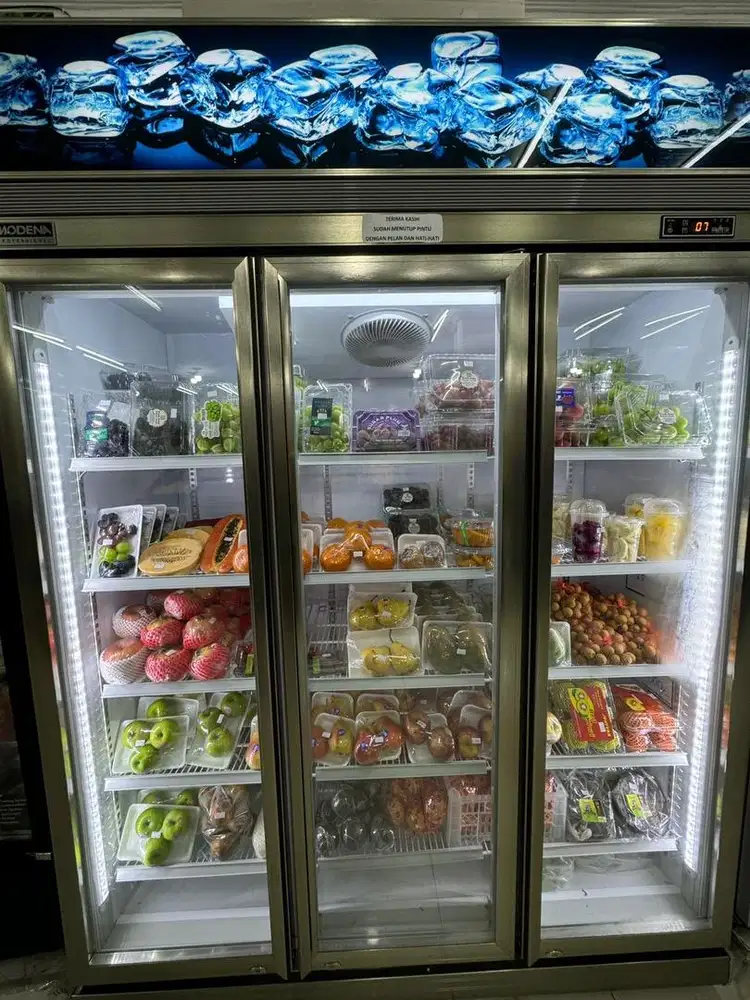 Showcase Modena SC-3157 Display Cooler 3 pintu 1560 L Multi door