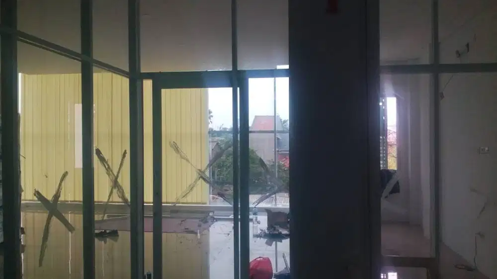 Pasang Partisi Aluminium - Alumunium - Gypsum + Plafon Gypsum - GRC