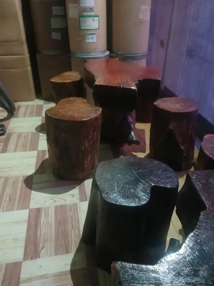 Meja antik plus kursi kayu bulat