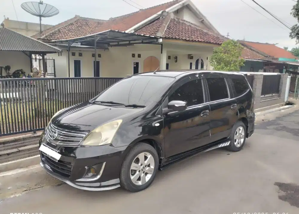 Nissan Grand livina 2011 Bensin