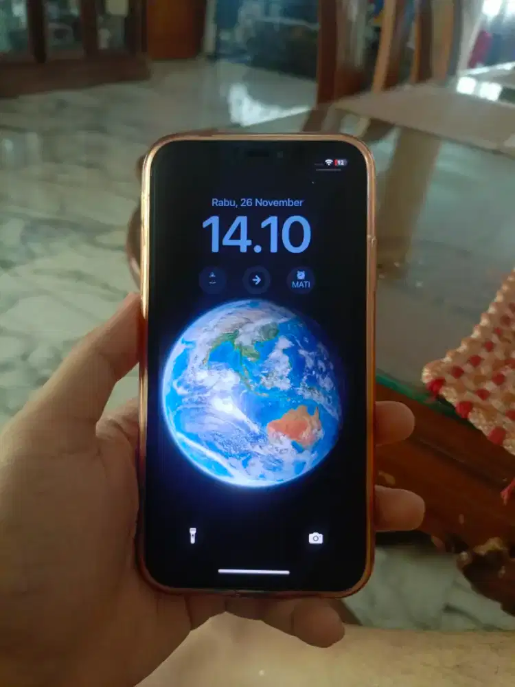 iphone 11 64gb inter wifi only + charger ori