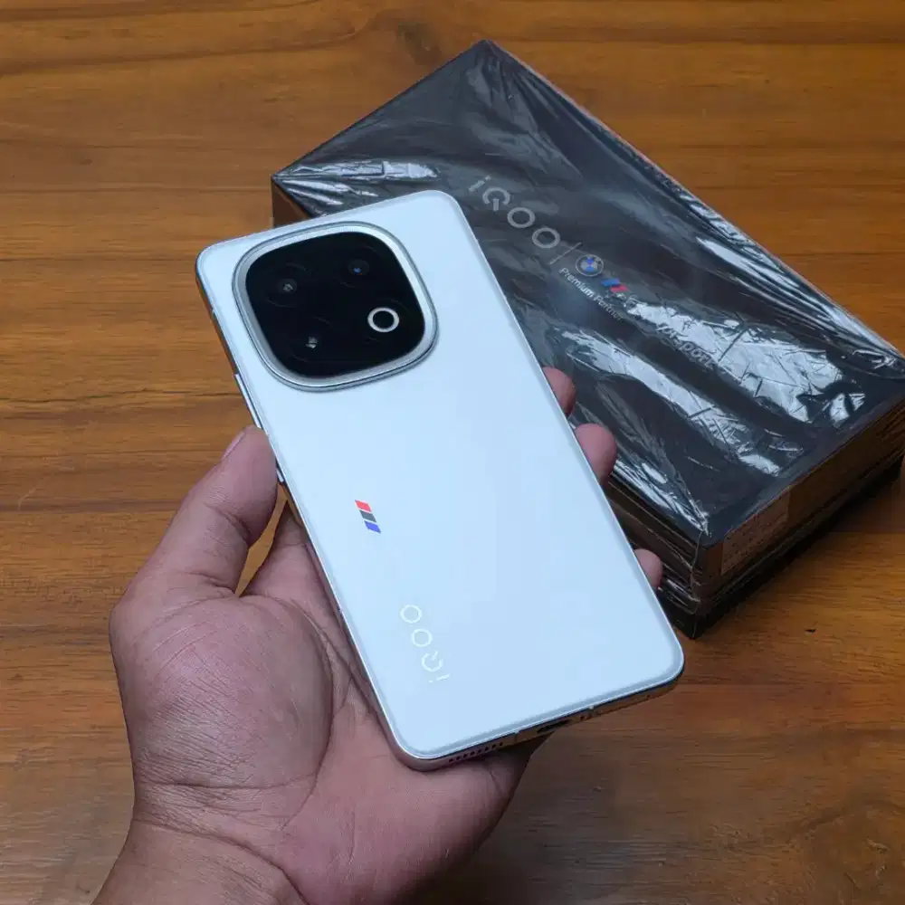 Iqoo 13 16/512gb putih mulus