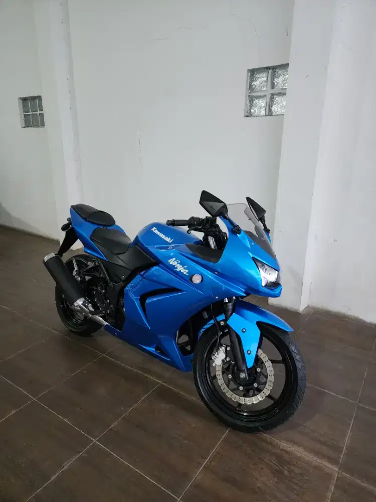 Jual motor simpanan kawasaki ninja 250 tahun 2010