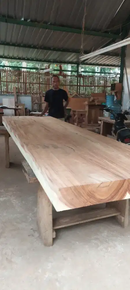 Meja makan kayu trembesi