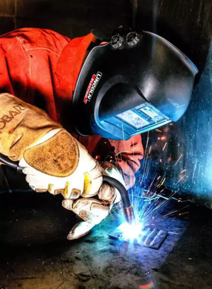 Tukang las fabrikasi