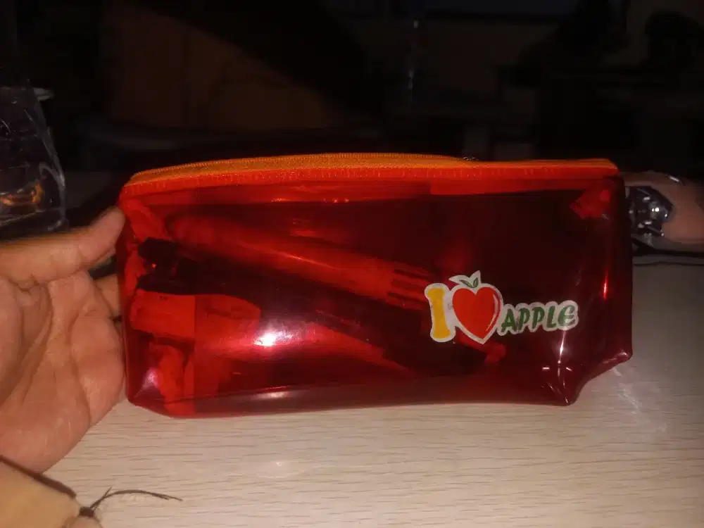 TEMPAT PENSIL WARNA MERAH – HSC 2025