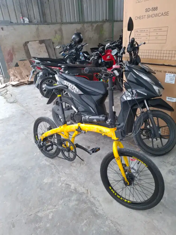 Sepeda Lipat Bekas Kuning Cerah - Kondisi 80% Mulus, Siap Pakai