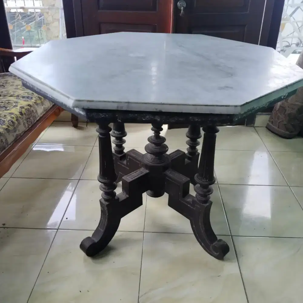 Meja marmer antik kuno