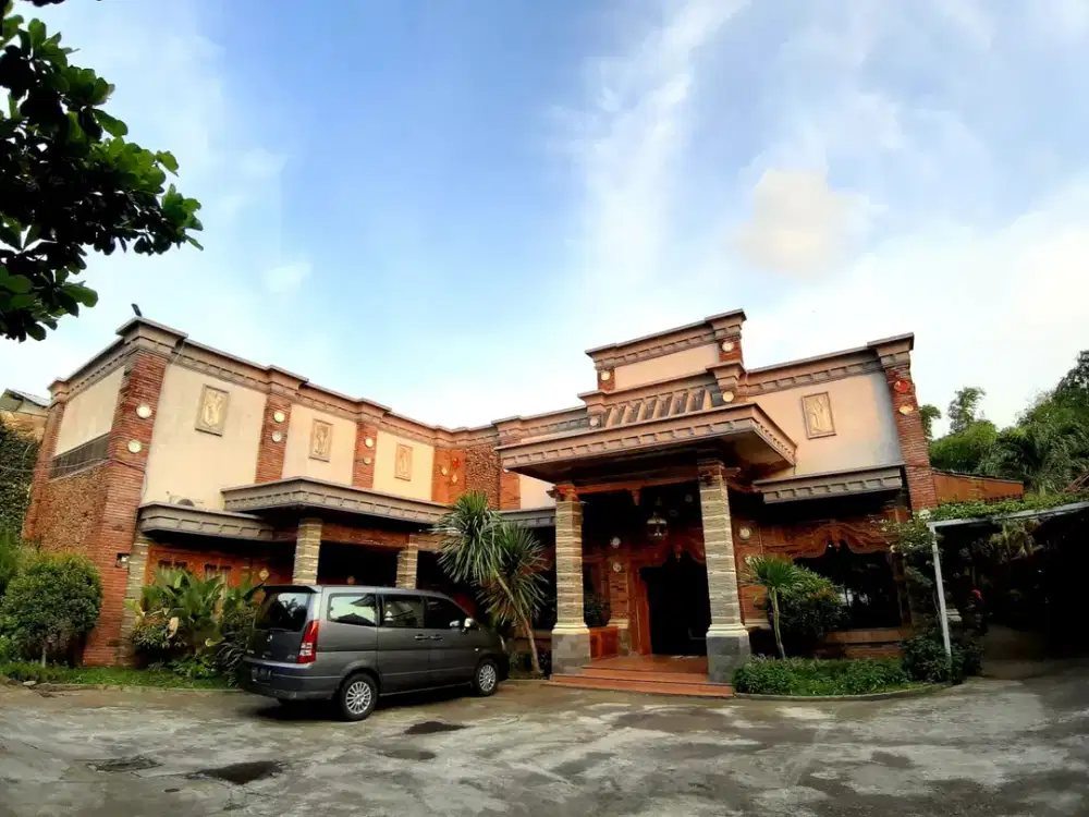 1853. Dijual Rumah makan aktif di Yos Sudarso Jombang