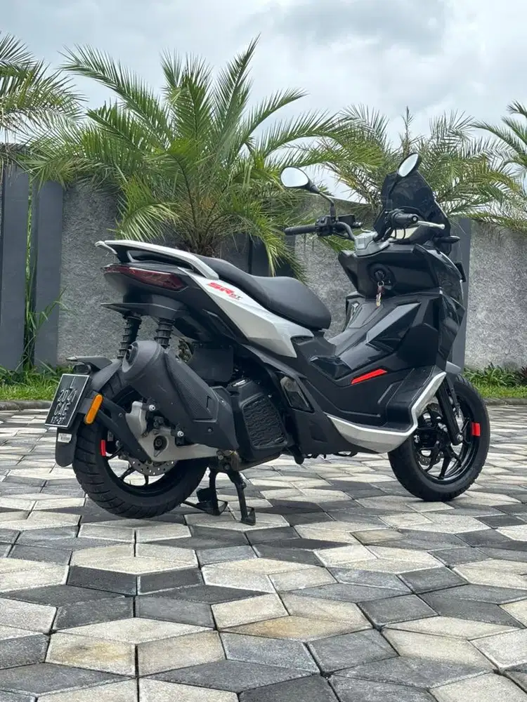 Aprilia SR GT 200 thn 2022 ABS Iget Hitam Metalik Odo 6rb
