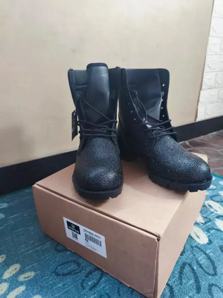 Moenus Zephirus (sepatu pdl) size 42