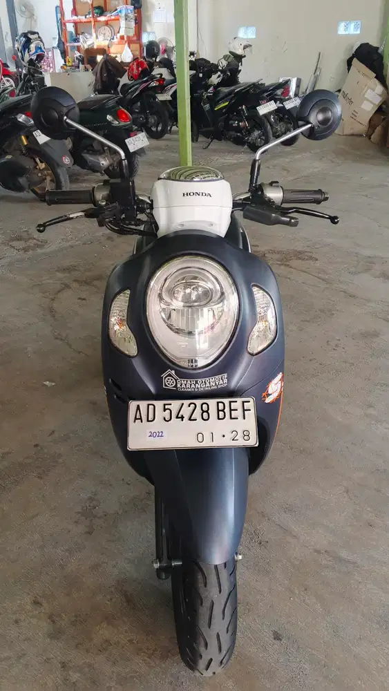 Scoopy new 2022 biru