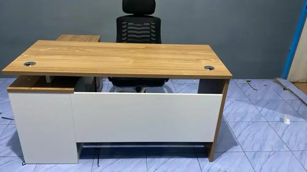 Meja  L manajer beech