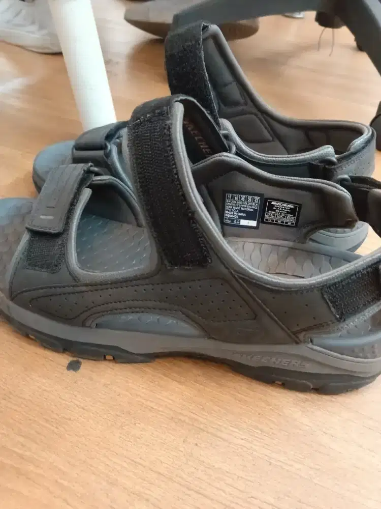 Skecher Slip In pria sendal gunung