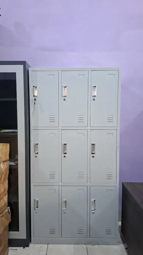 Locker penyimpanan 9pintu