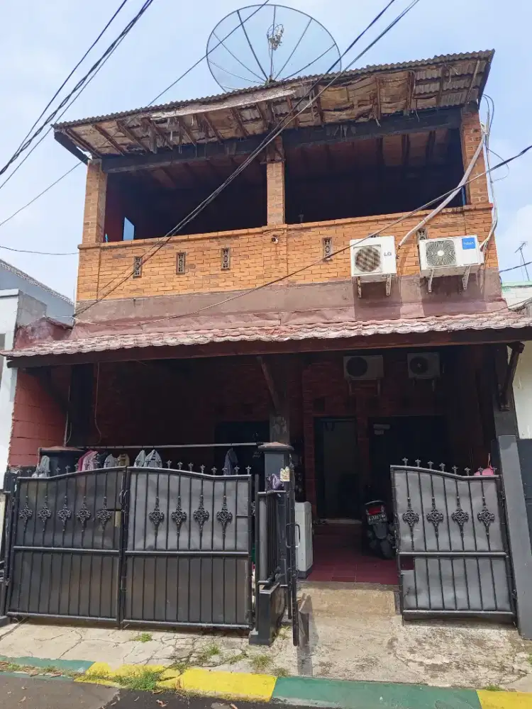 Rumah 2 lantai gaya klasik bata exposed